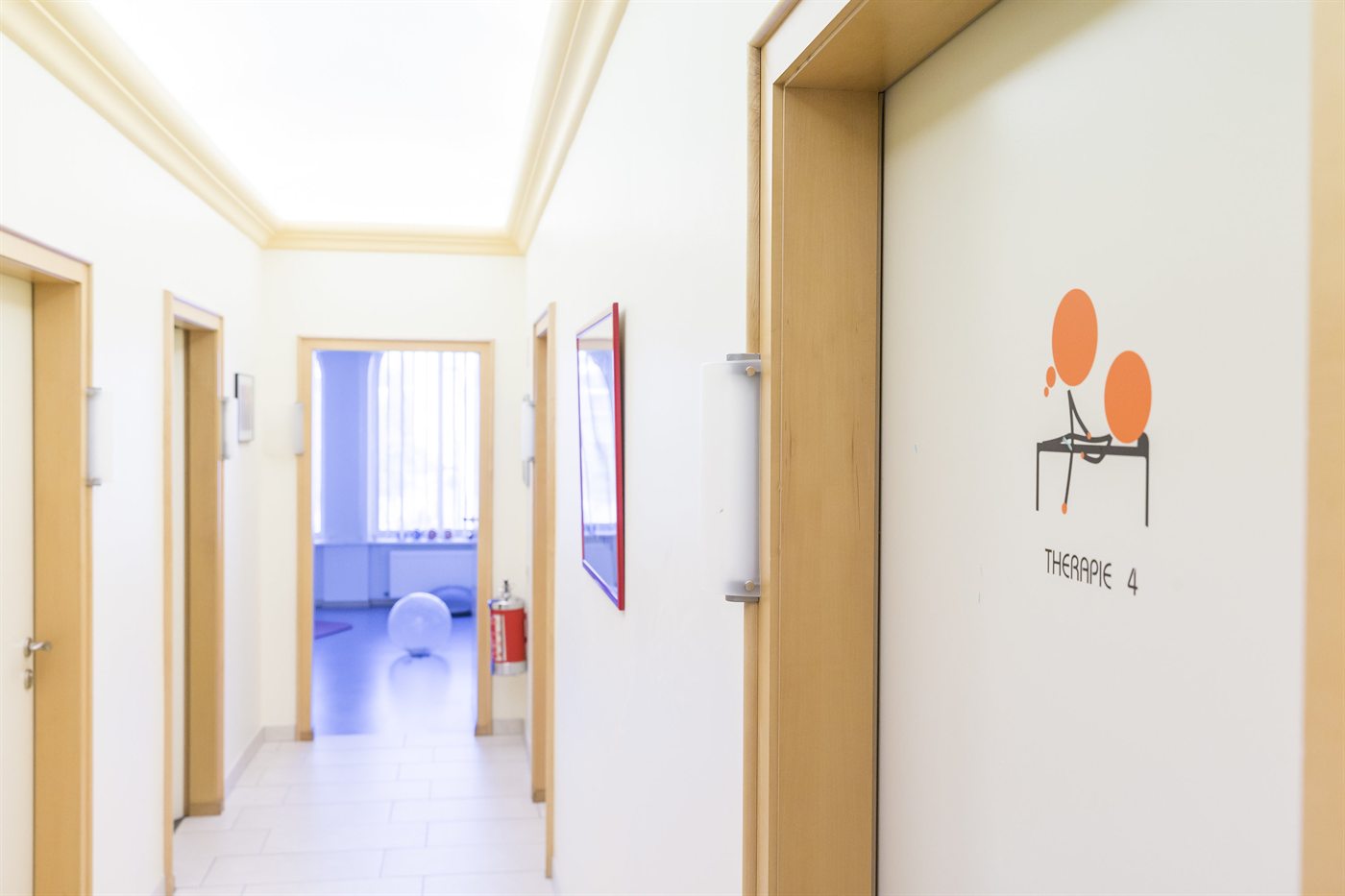 Couloir lumineux du cabinet de kinésithérapie Richard à Esch-sur-Alzette